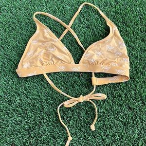 Great condition. Ripcurl gold with mini 🤙🏽 Shaka print bikini top. Sz M